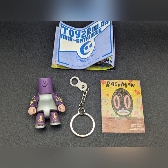 2005 QEE COLLECTION Hump-Qee Dump-Qee Silver Egg Vinyl Figure Gary Baseman Toy2R - Picture 5 of 9